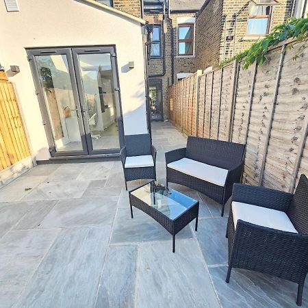Spacious 4Br House, London, Sleeps 9, Parking Available 外观 照片