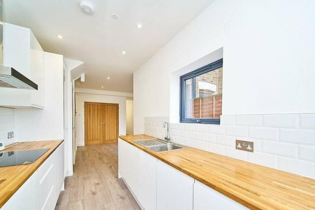 Spacious 4Br House, London, Sleeps 9, Parking Available 外观 照片