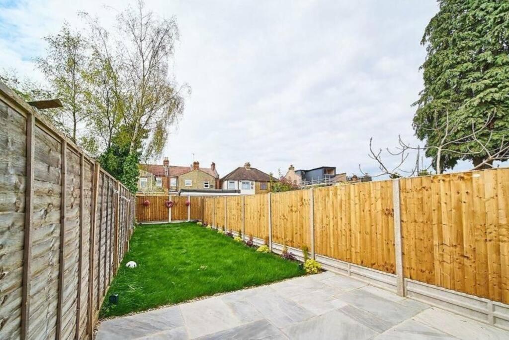 Spacious 4Br House, London, Sleeps 9, Parking Available 外观 照片