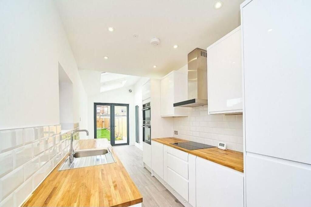 Spacious 4Br House, London, Sleeps 9, Parking Available 外观 照片