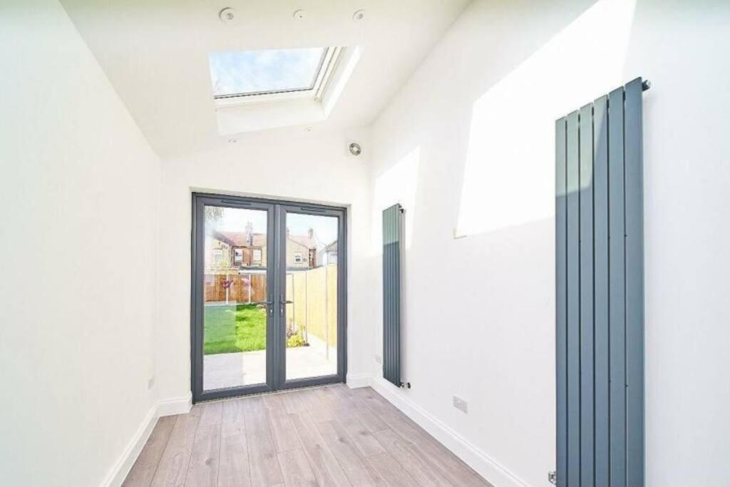 Spacious 4Br House, London, Sleeps 9, Parking Available 外观 照片