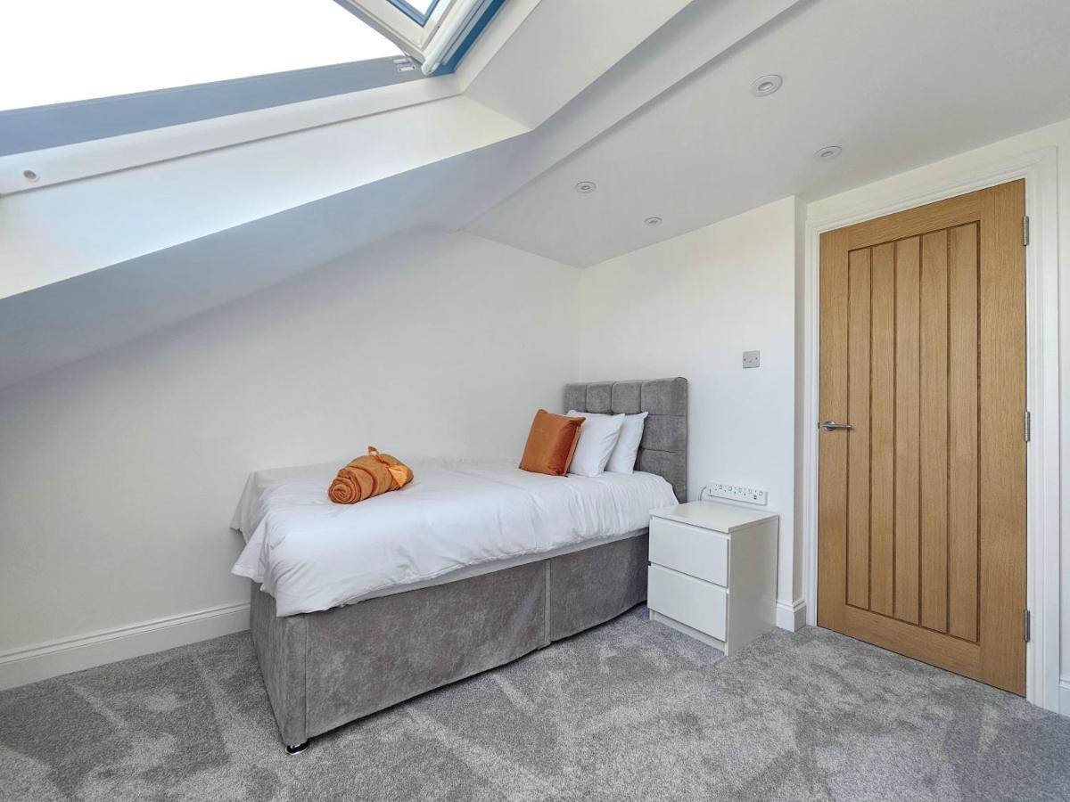 Spacious 4Br House, London, Sleeps 9, Parking Available 外观 照片
