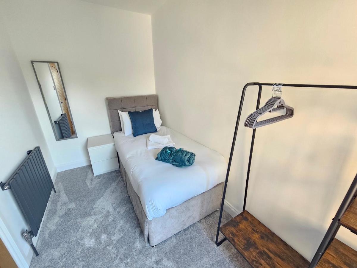 Spacious 4Br House, London, Sleeps 9, Parking Available 外观 照片