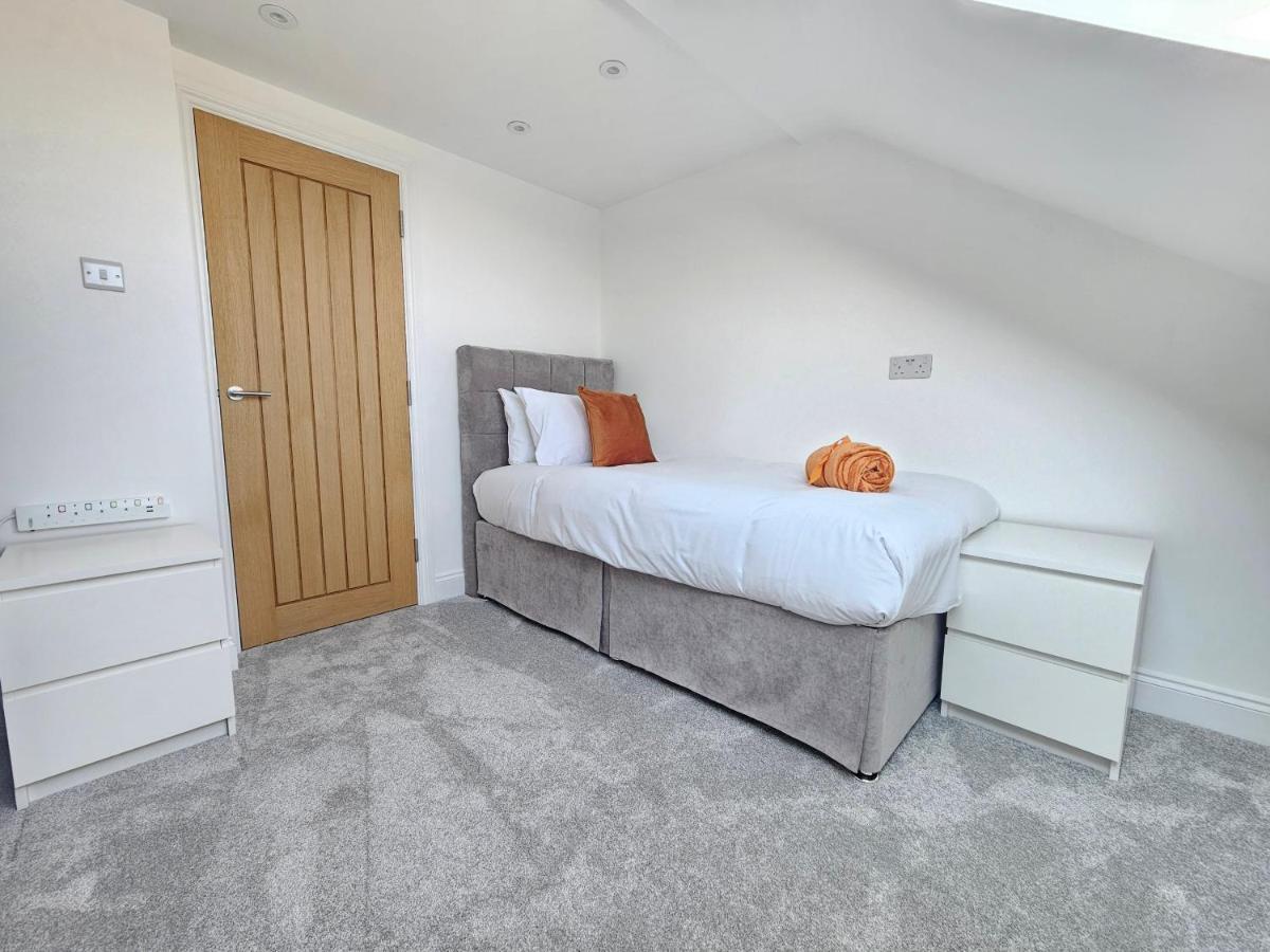 Spacious 4Br House, London, Sleeps 9, Parking Available 外观 照片