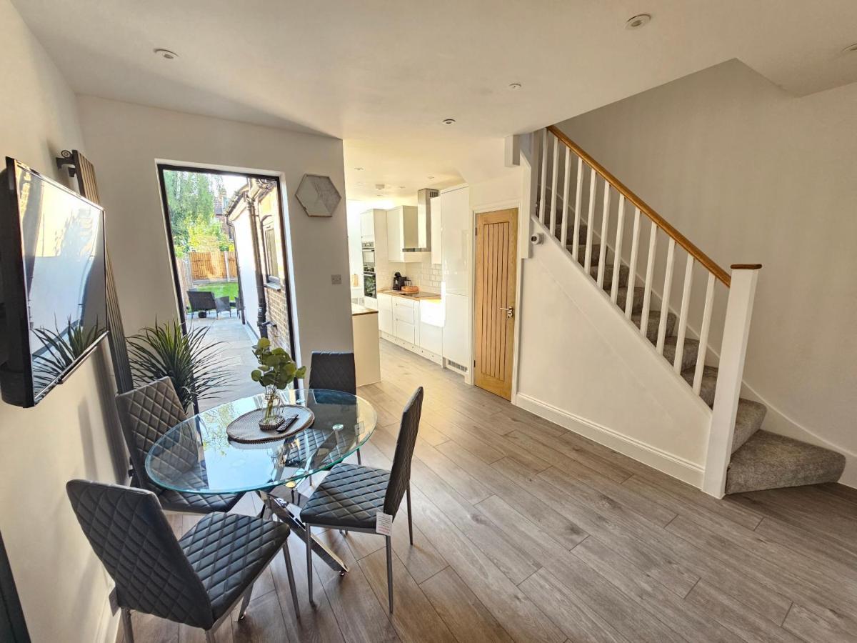 Spacious 4Br House, London, Sleeps 9, Parking Available 外观 照片